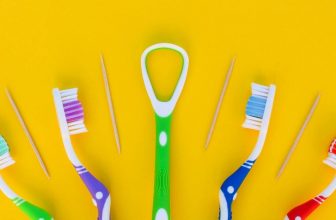 15 Benefits Of Tongue Scraping and How to Do It Properly!