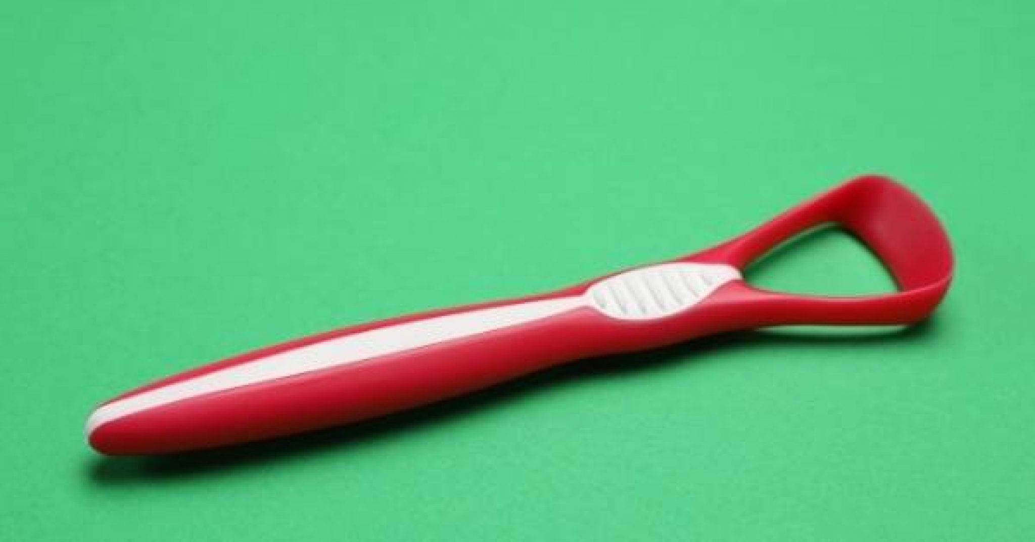 15 Benefits Of Tongue Scraping and How to Do It Properly!